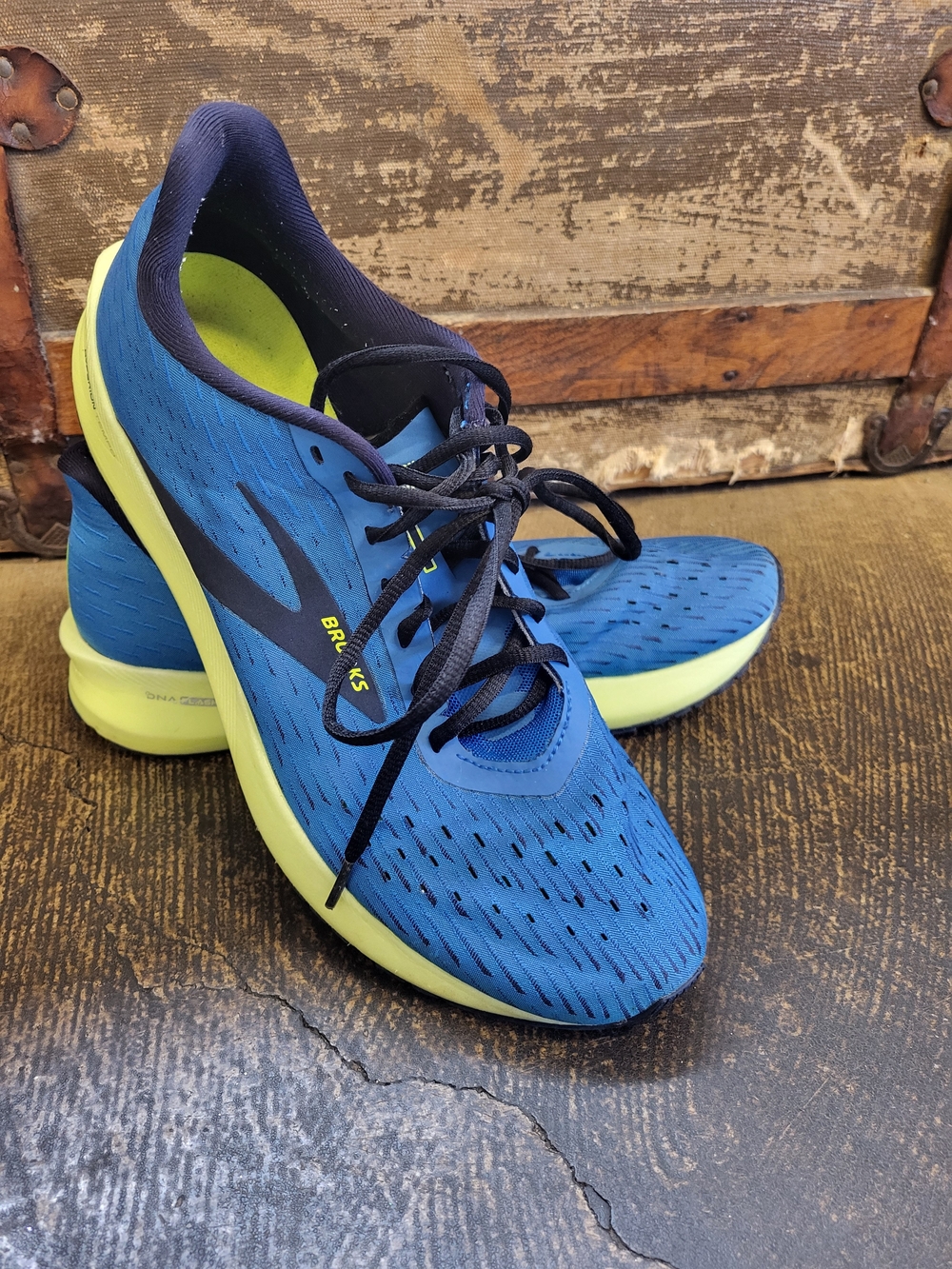 Brooks Men’s Hyperion Tempo Blue Running Shoes with Neon Yellow Sole Size 11 D